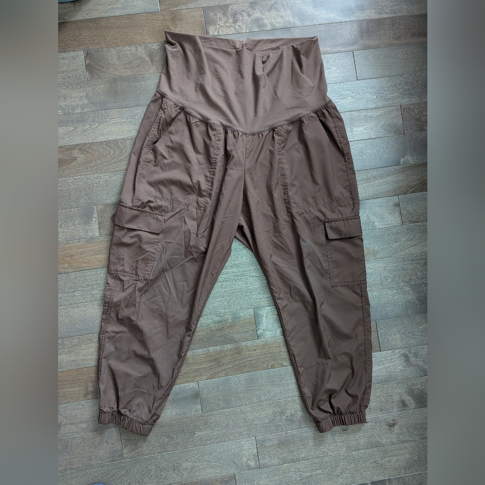 Old Navy StretchTech Maternity Cargo Joggers